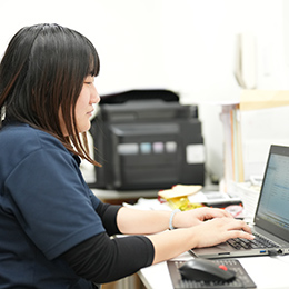 スタッフ写真２